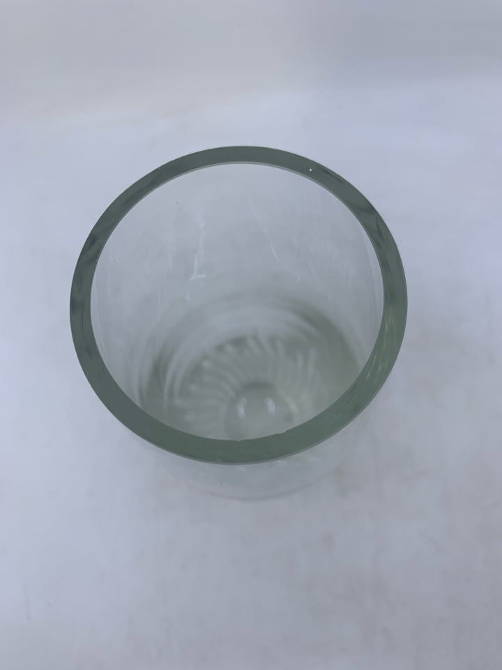 HEAVY CLEAR GLASS VASE W/ FROSTED LINED BOTTOM.