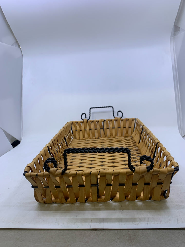 BLONDE WOVEN W/ BLACK METAL BASE TRAY.