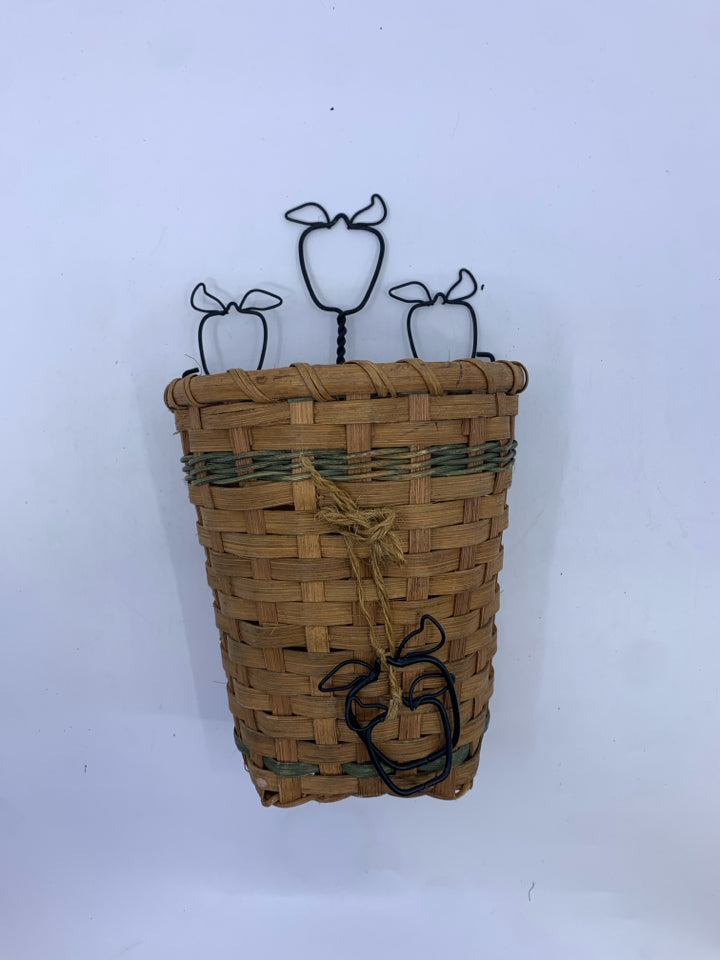 SMALL WALL HANGING APPLE BASKET.