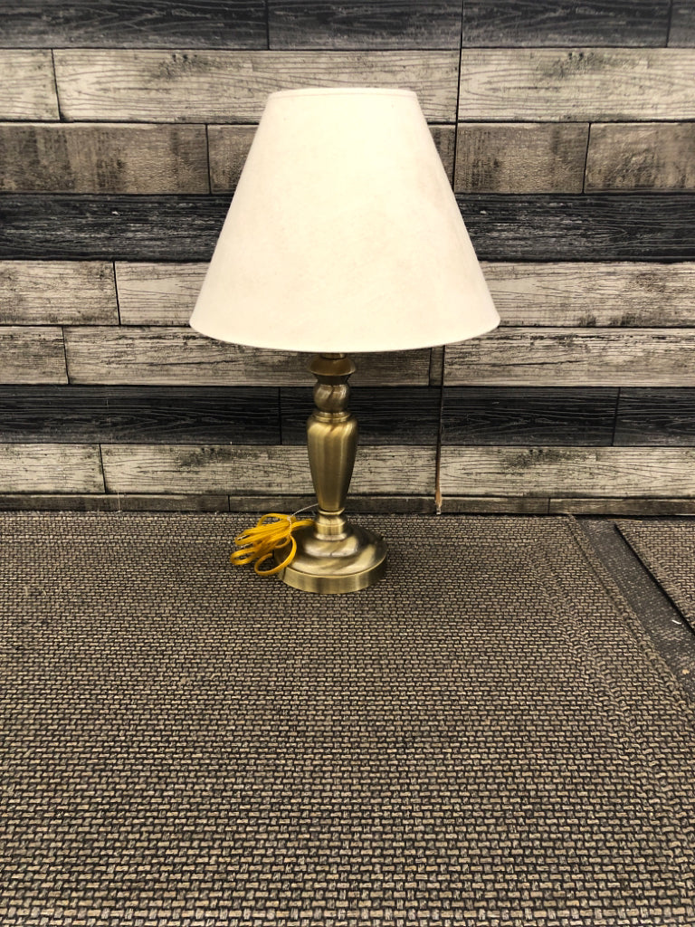 BRASS METAL LAMP W WHITE SHADE.