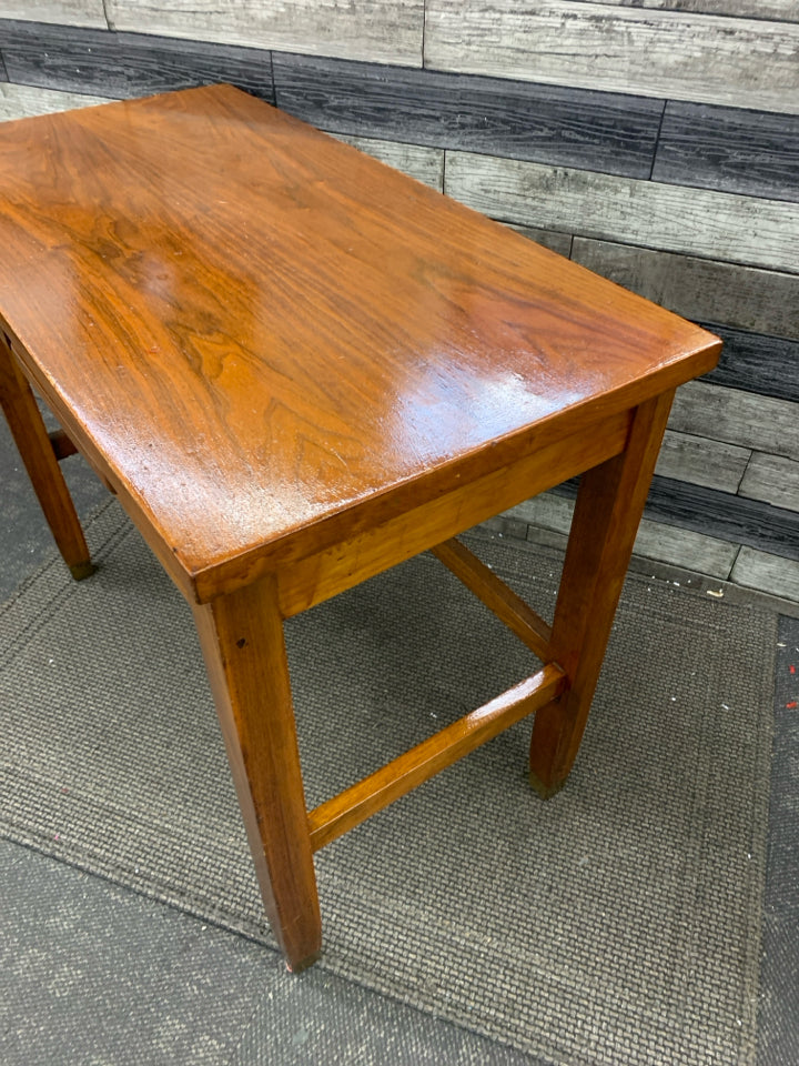 VTG STUDENT DESK.