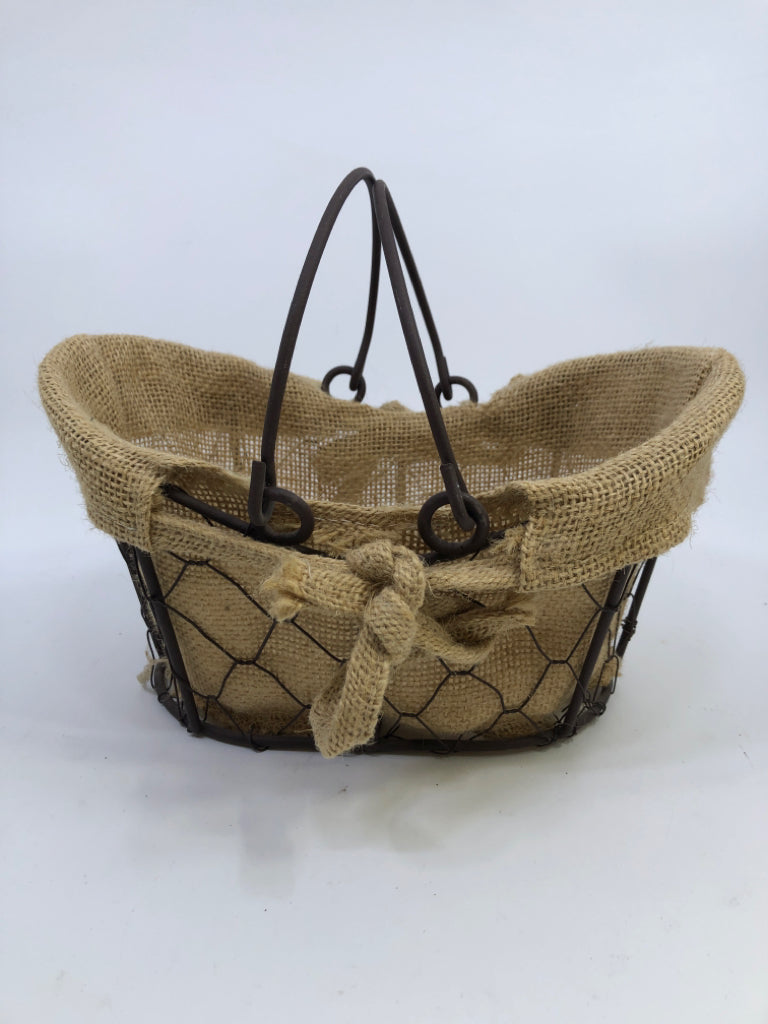 BROWN METAL OVAL BASKET W/ MESH LINER.
