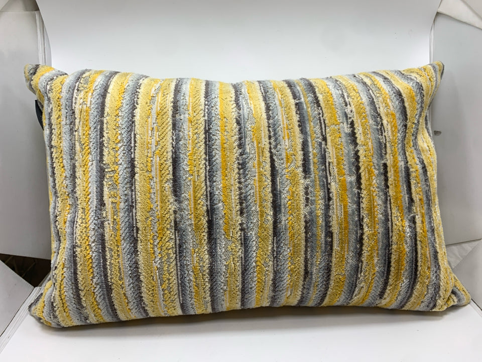 BLUE/YELLOW PATTERNED THROW PILLOW.