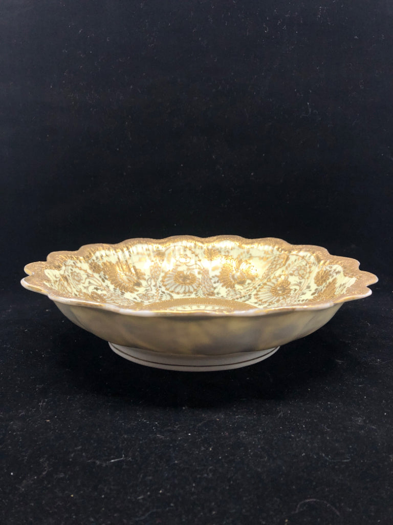 CREAM AND GOLD WAVY EDGE BOWL.