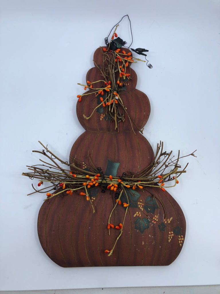 STACKED PUMPKIN WOOD WALL HANGING W PIP BERRIES.