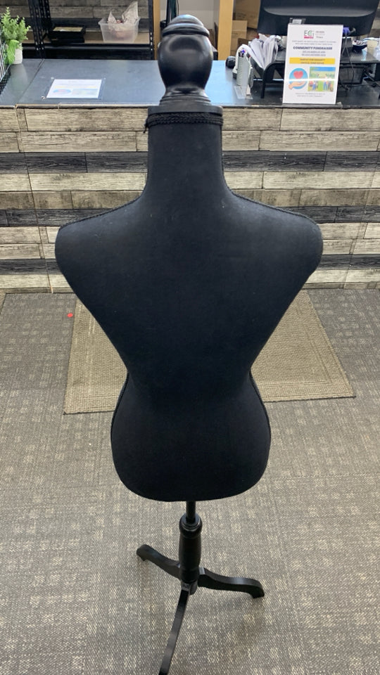 BLACK MANNEQUIN BUST ON STAND.