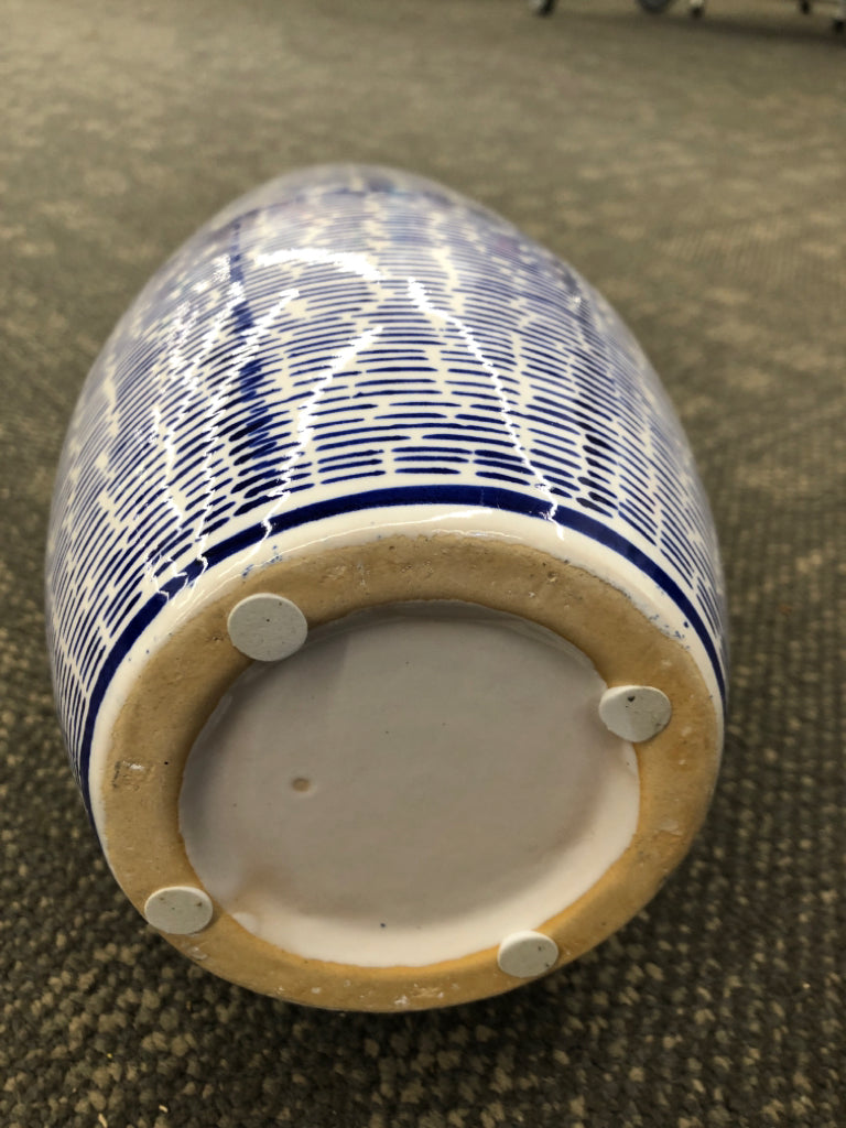 BLUE DASHED VASE.