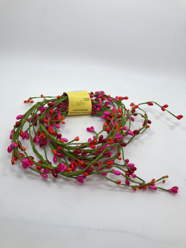 RED & ORANGE PIP GARLAND.