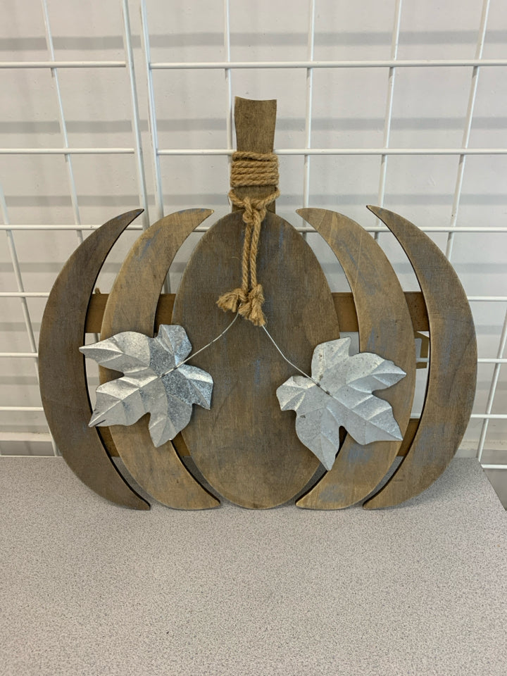DISTRESSED WOODEN PUMPKIN HANGING.