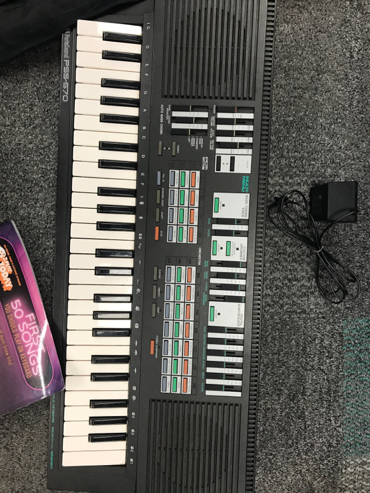 YAMAHA KEYBOARD PSS 570 W/CARRYING CASE