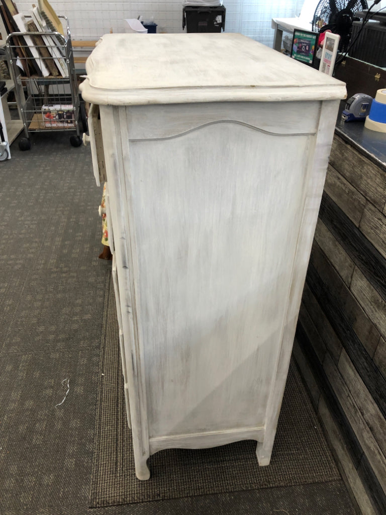 DISTRESSED WHITE WOODEN DRESSER.