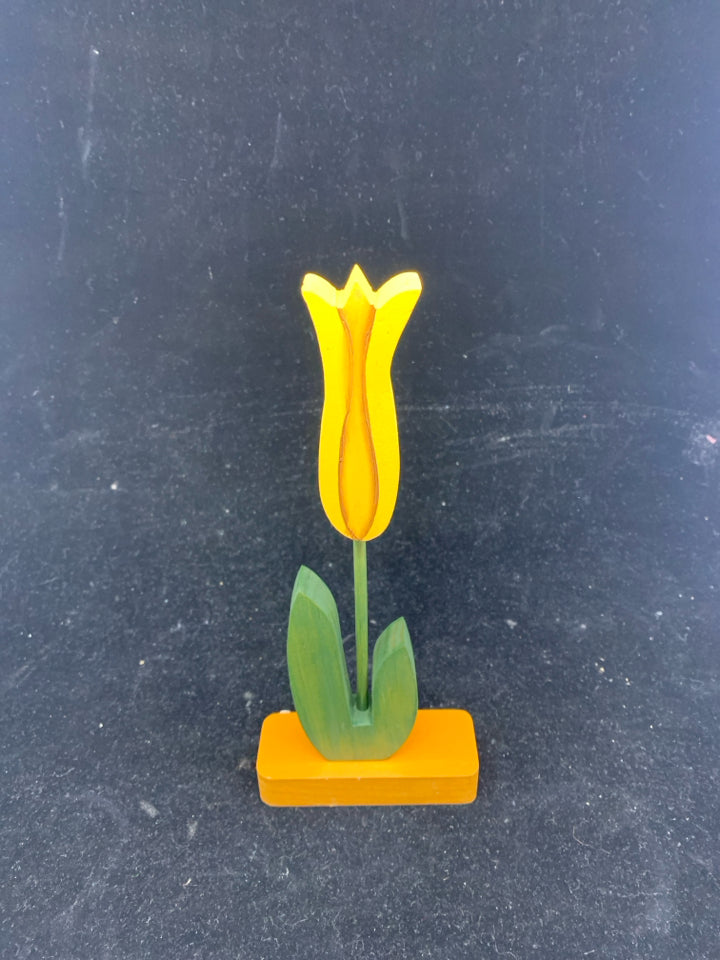 VTG YELLOW WOOD TULIP.