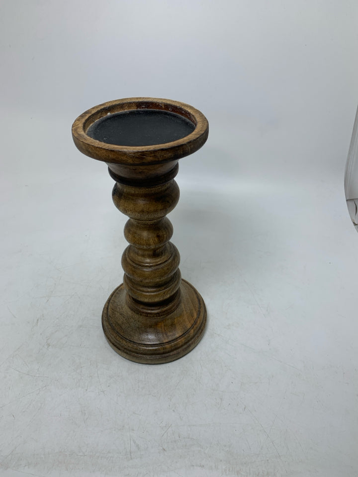WOOD PILLAR CANDLE HOLDER.