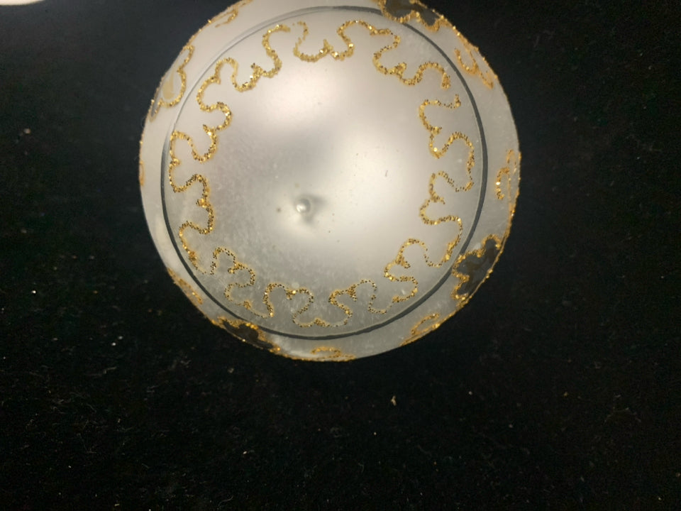 WHITE/SILVER BULB ORNAMENT W GOLD ACCENTS.