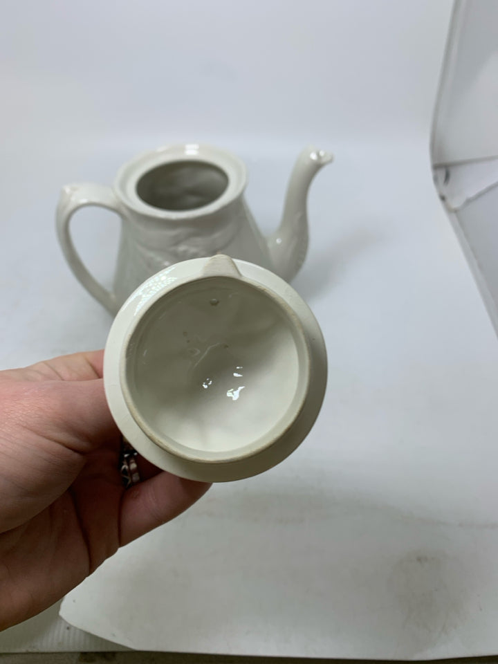 VTG IRONSTONE "WHEAT" RIBBED TEAPOT.
