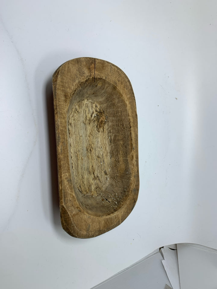 RUSTIC OVAL WOOD BOWL.
