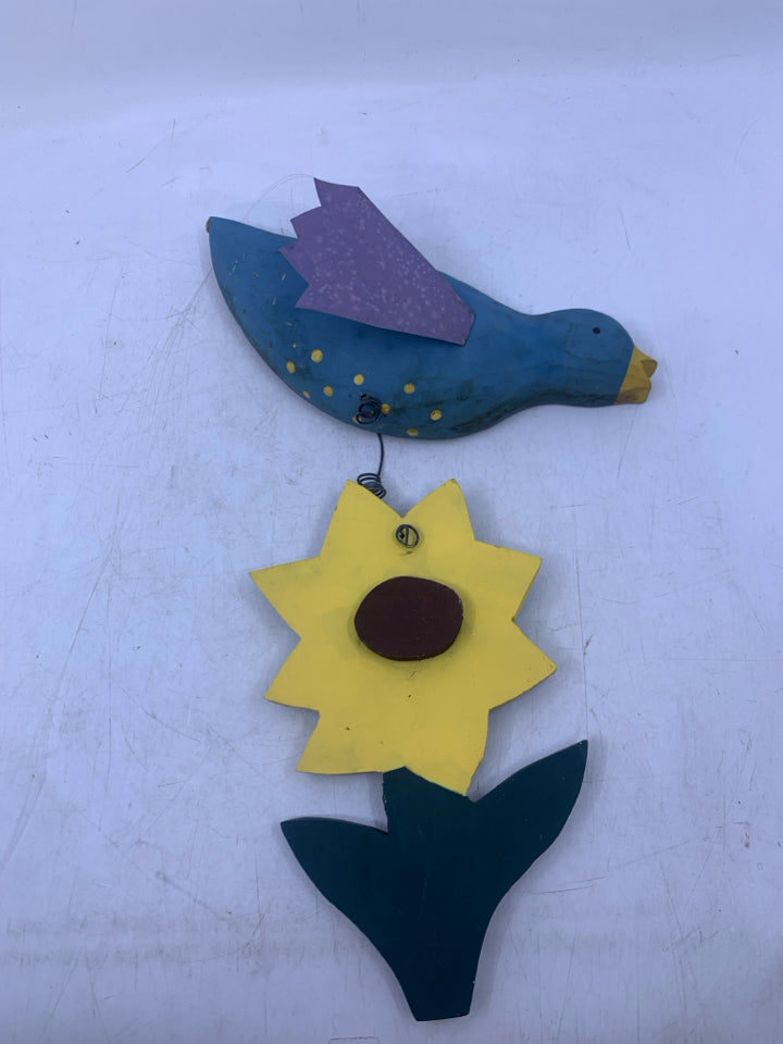 WOOD BLUE BIRD/SUNFLOWER WALL HANGING.