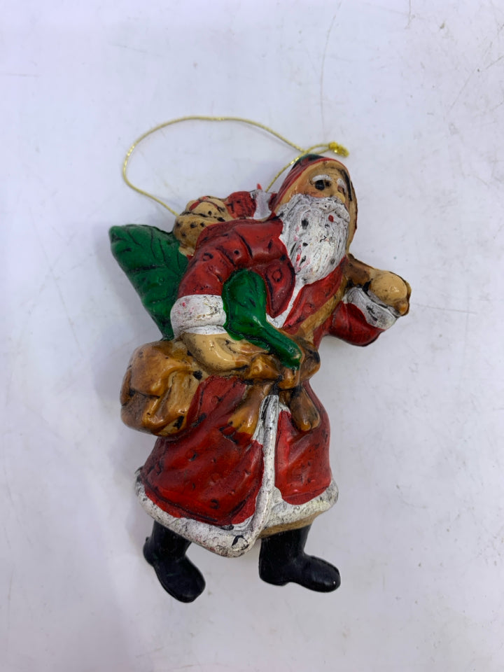 PLASTIC SANTA ORNAMENT.