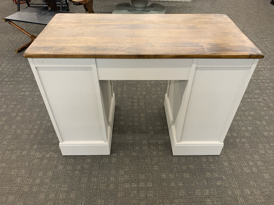 WOOD-TOP GRAY PAINTED 7-DRAWER DESK.