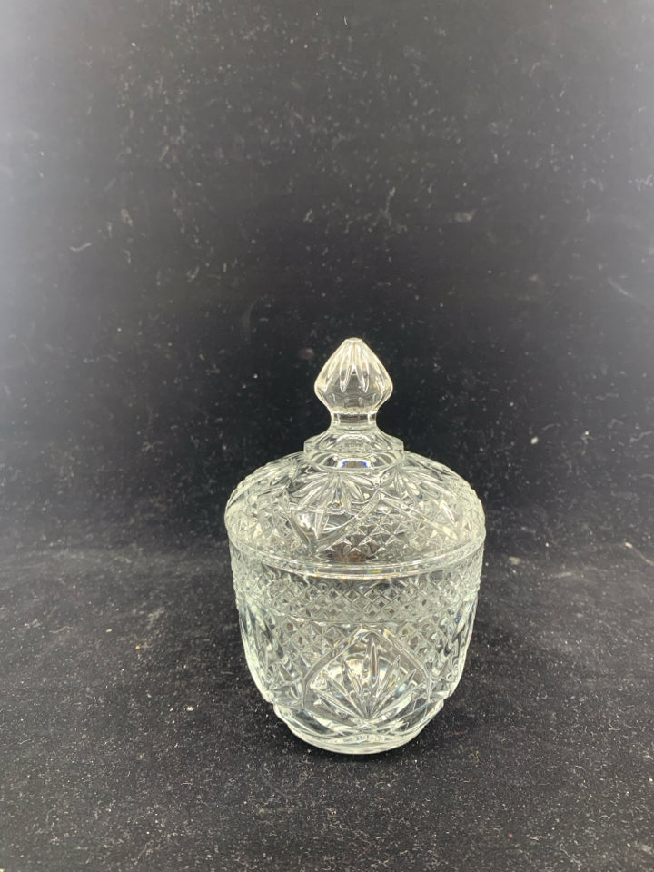 GLASS DIAMOND PATTERN COVERED SUGAR BOWL.