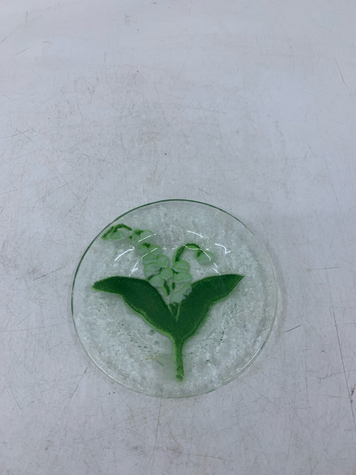 SMALL FUSED GLASS WHITE FLOWER W/ STEM TRINKET DISH.