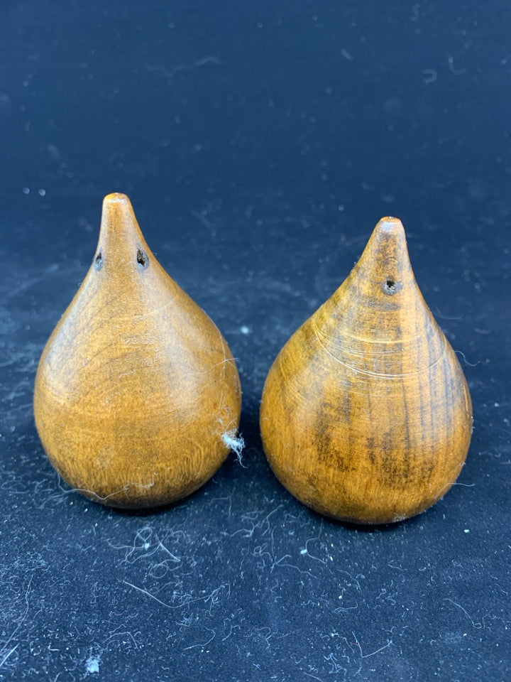 5PC VTG WOODEN SALT+PEPPER+SEASONING ON TRAY.