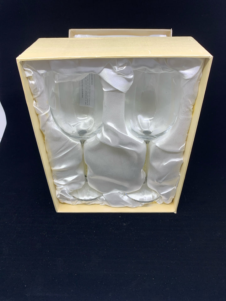 2 WINE GLASS SET IN BOX.