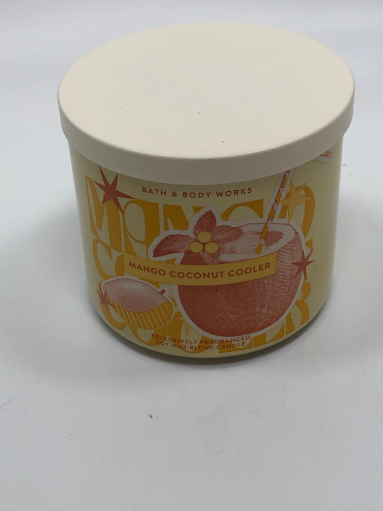 MANGO COCONUT COOLER CANDLE BATH & BODY WORKS.