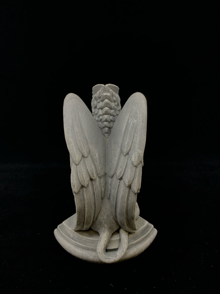 VIGILANT GRIFFIN SHELF DECOR.