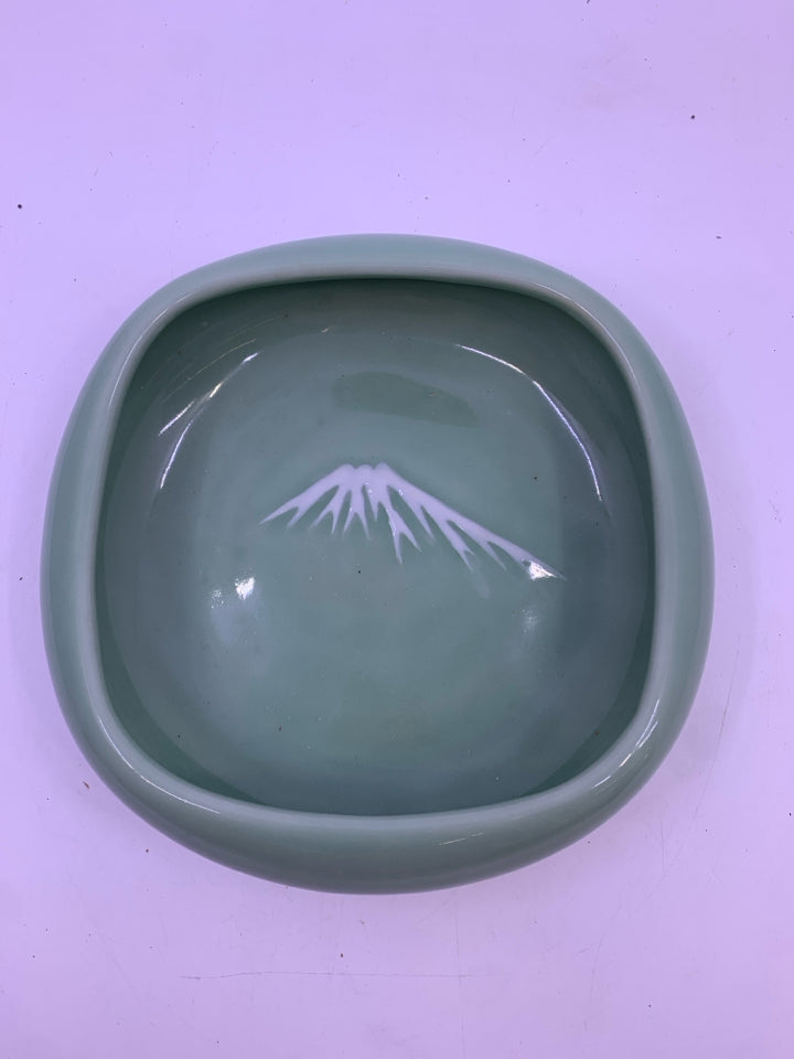 VTG SQUARE MINT GREEN BOWL.