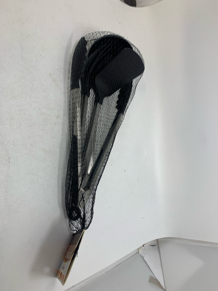 IN PACKAGE 6 PC NYLON TOOL SET.