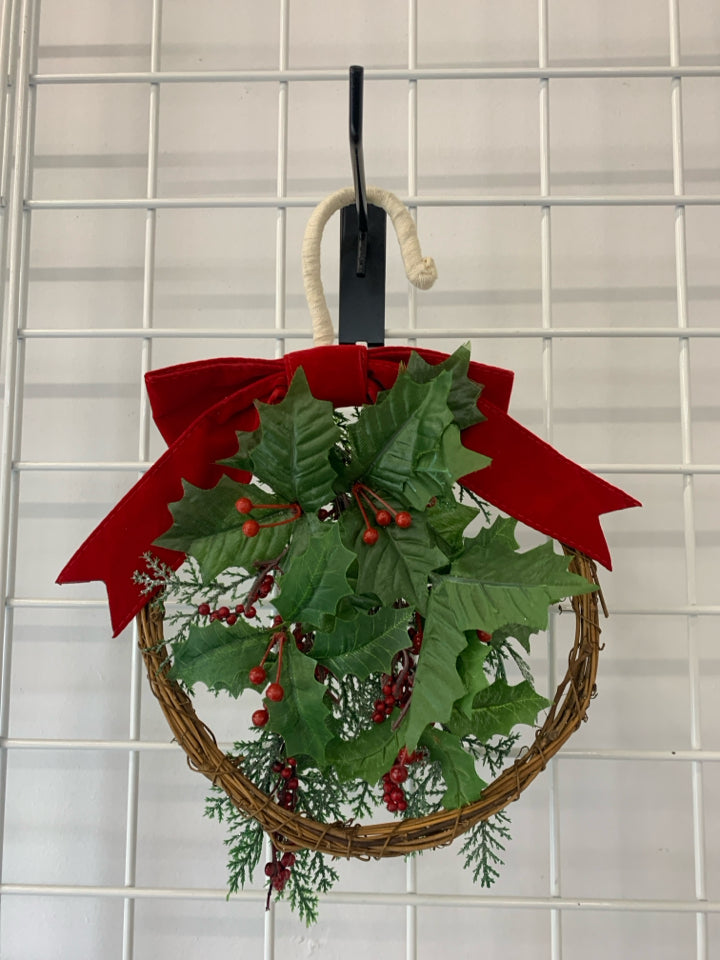 SMALL WREATH WALL HANGING.