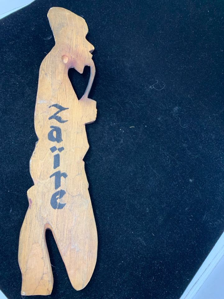 VTG WOOD CARVED MAN KNEELING FOLK ART.