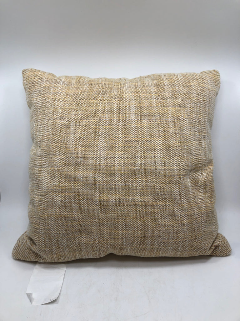 TAN BURLAP ACCENT PILLOW.