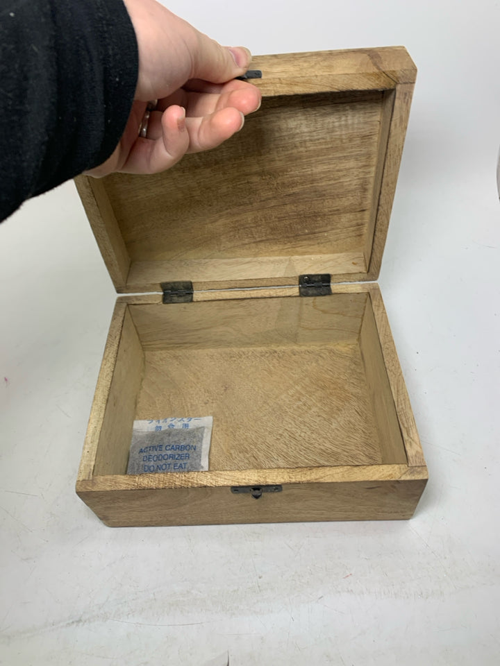 WOOD BOX W/  SPARKLE MONOGRAM "C" JEWELRY BOX.