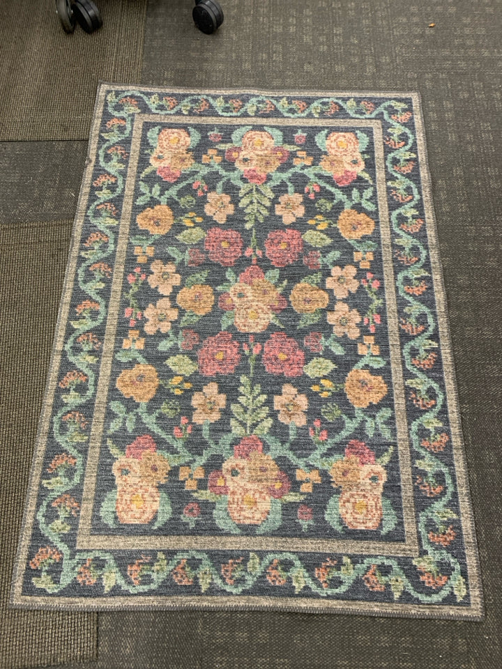 FLORAL SMALL AREA RUG NAVY.