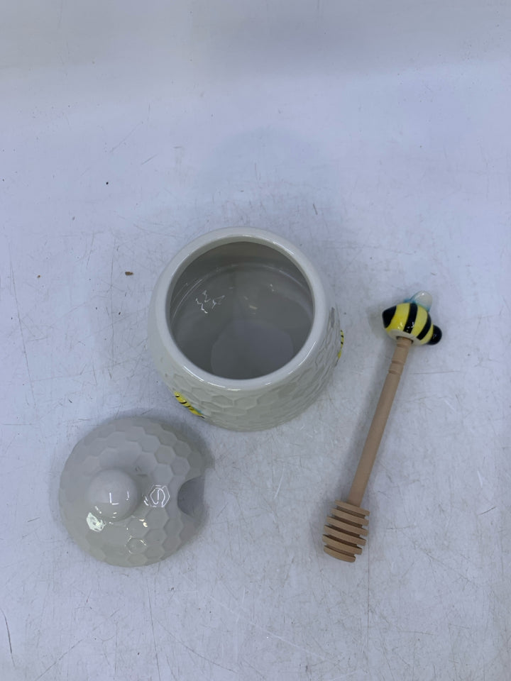 WHITE HONEY COMB PATTERN HONEY KEEPER W/ WAND.
