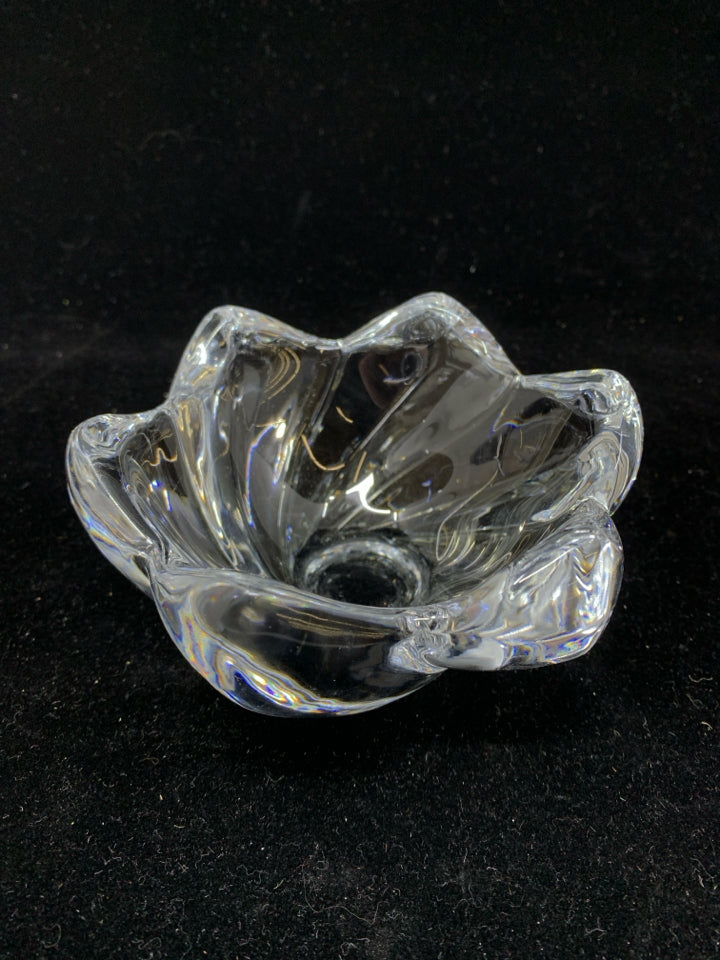 HEAVY CUT GLASS FLOWER SHAPED DISH.