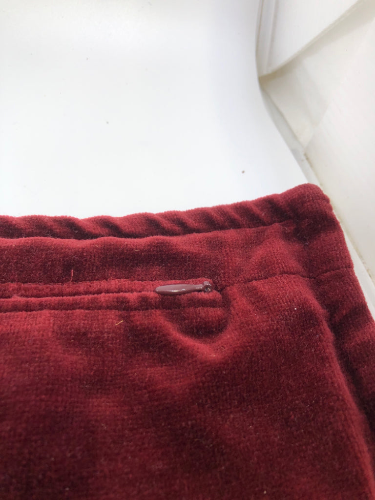 RED VELVET PILLOW SHAM.