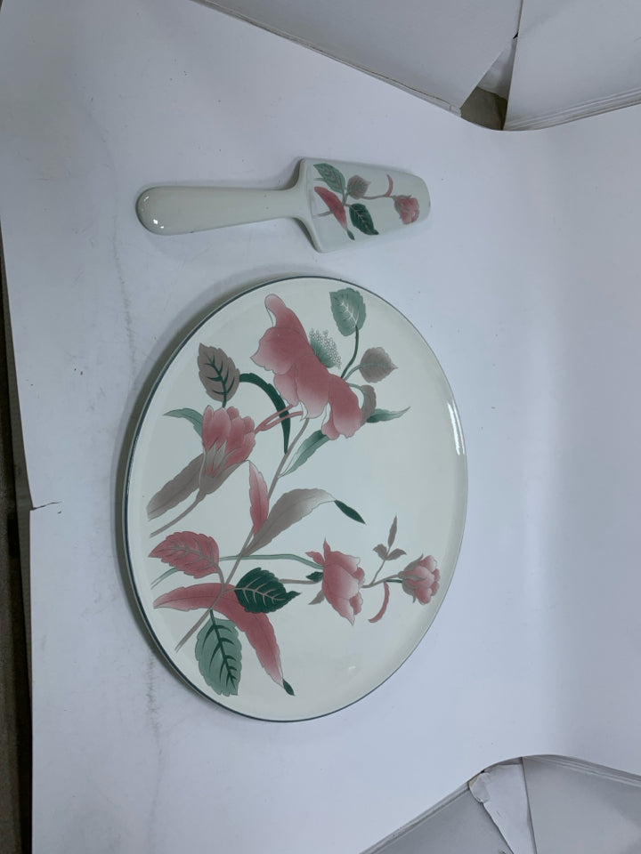 2 PC CAKE PLATE W/ SERVER.