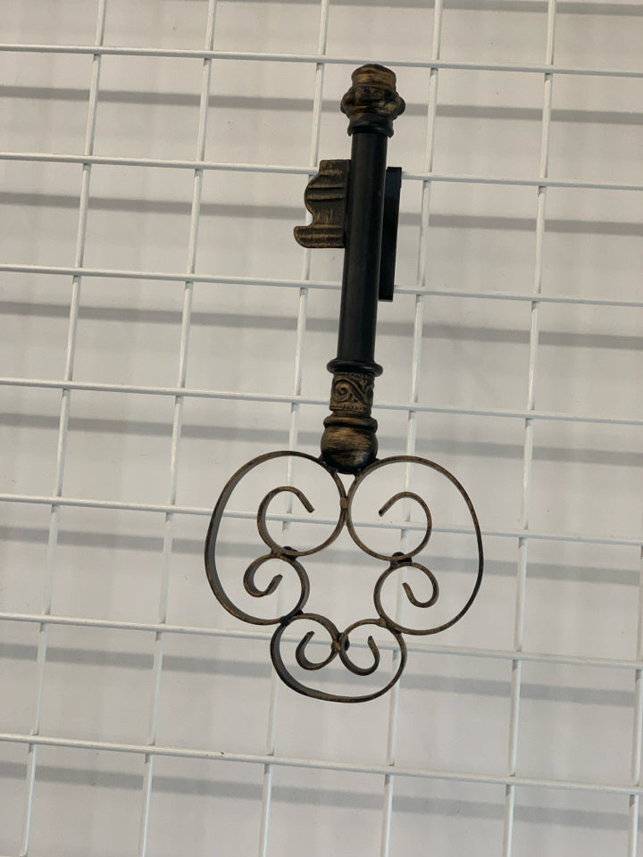 DISTRESSED METAL KEY DECOR.