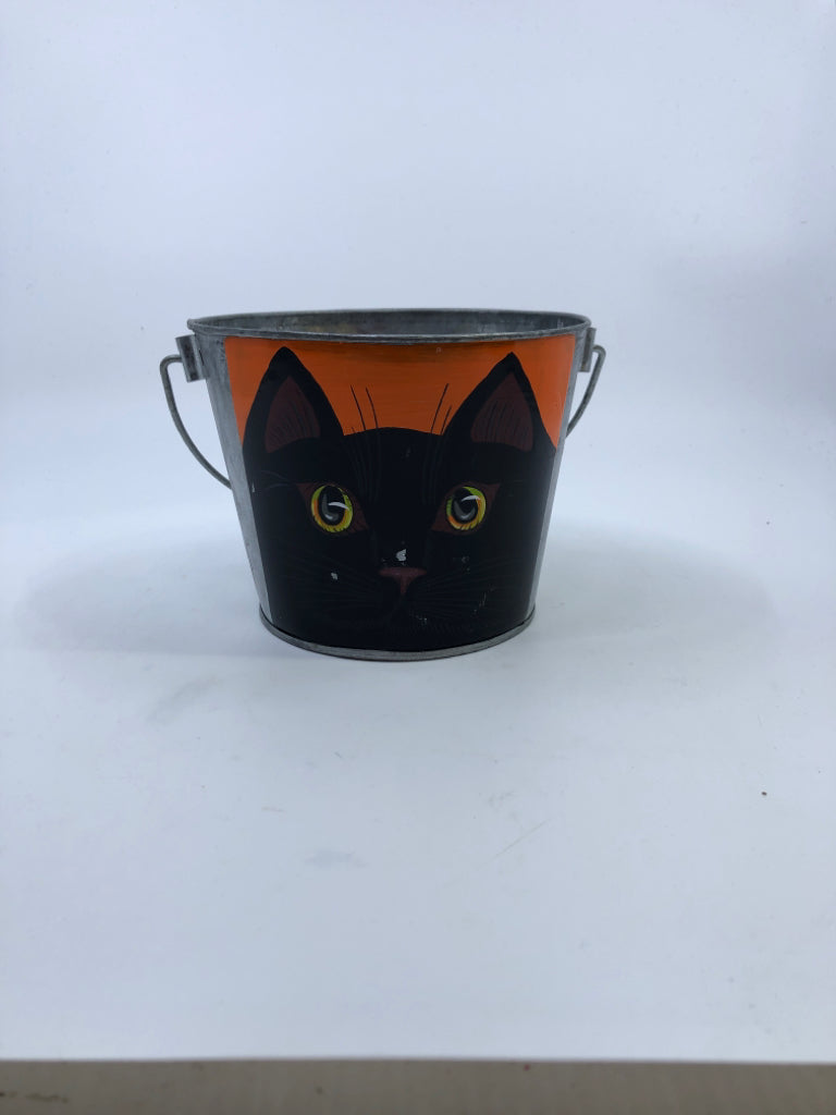 BLACK CAT GALVANIZED METAL BUCKET.