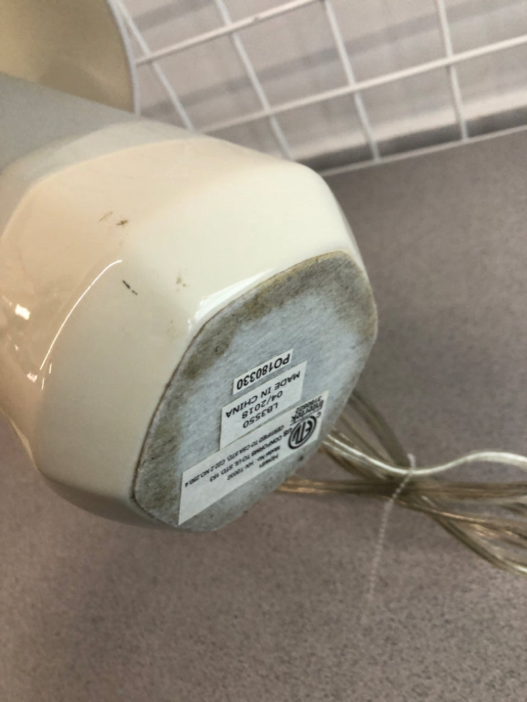 GREY/WHITE LAMP W/WHITE SHADE.