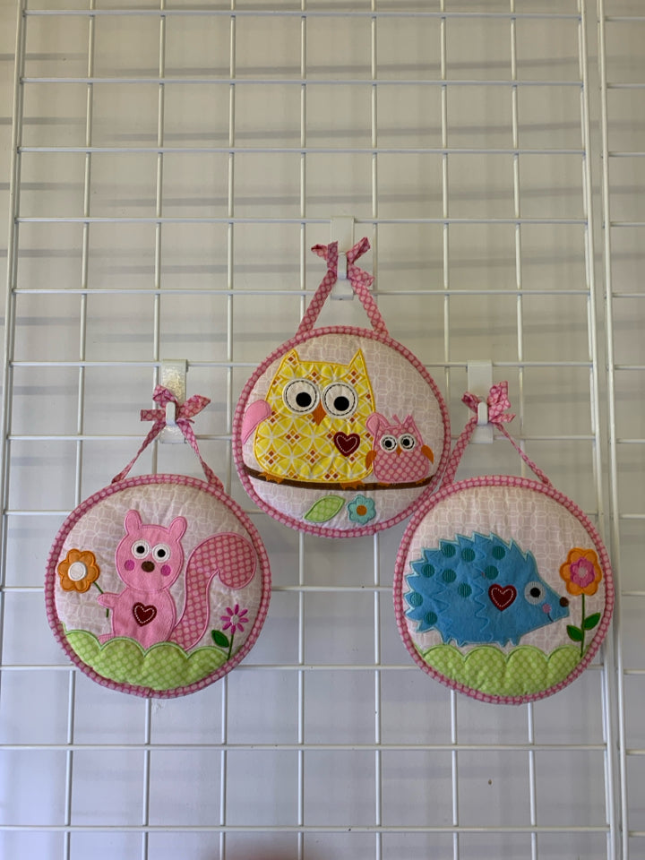 3 CLOTH OWL HEDGEHOG AND SQUIRREL WALL HANGING.