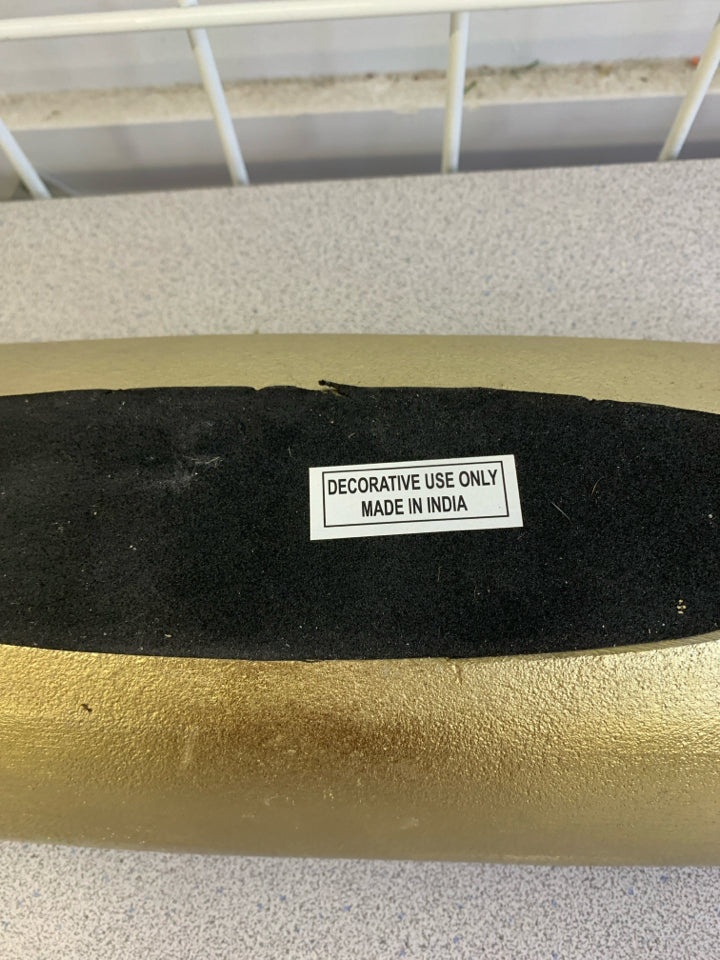 CERAMIC OBLONG CENTERPIECE GOLD BRUSHED OUTSIDE.