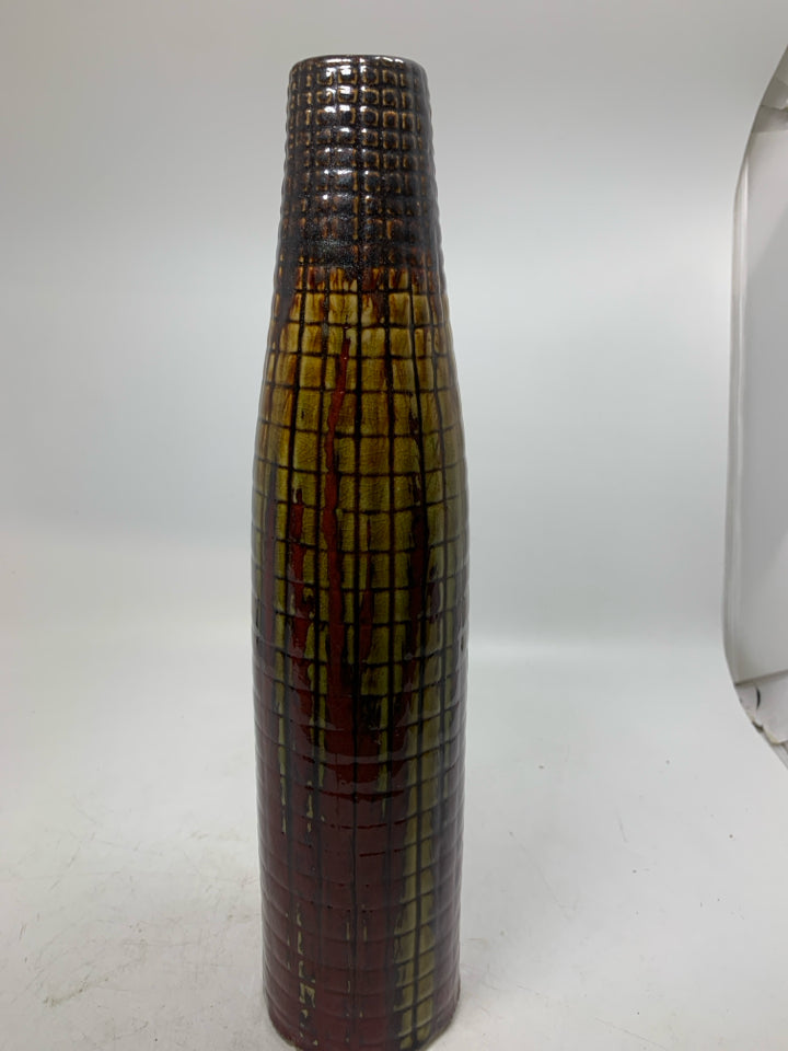 MAROON/YELLOW EMBOSSED SQUARE VASE.