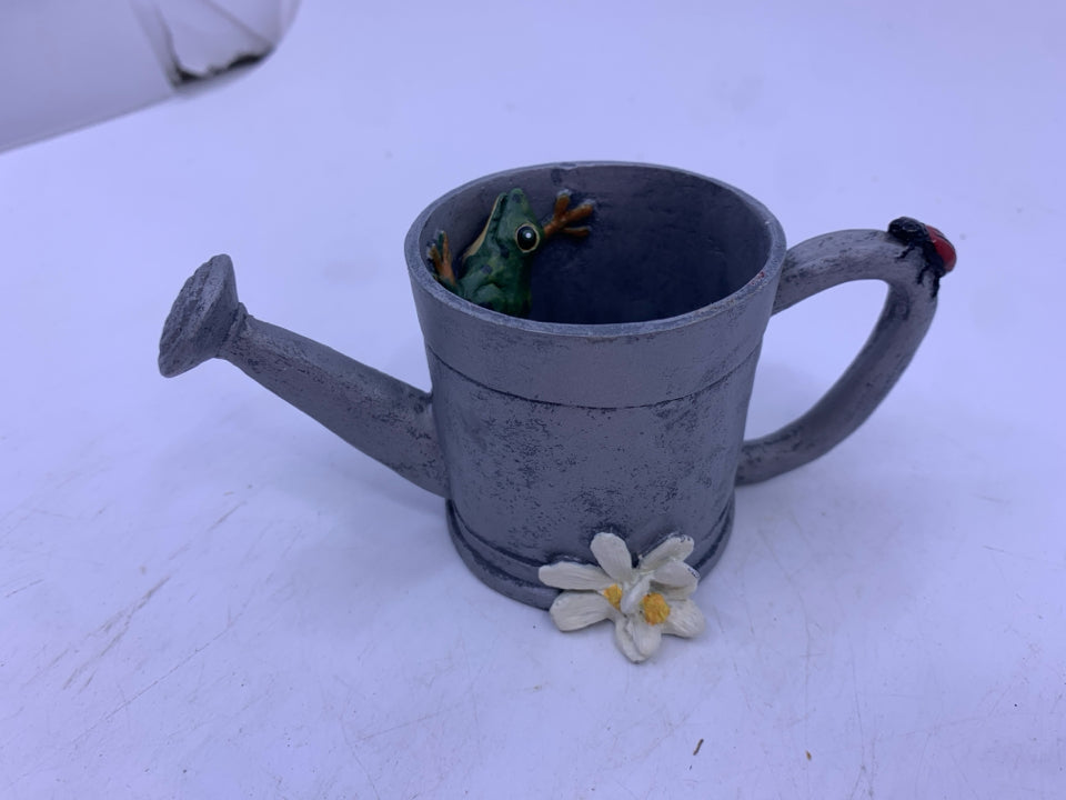RESIN WATERING CAN W FROG AND LADYBUG.