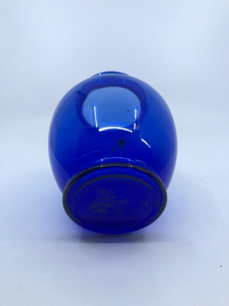 SHORT COBALT BLUE VASE.