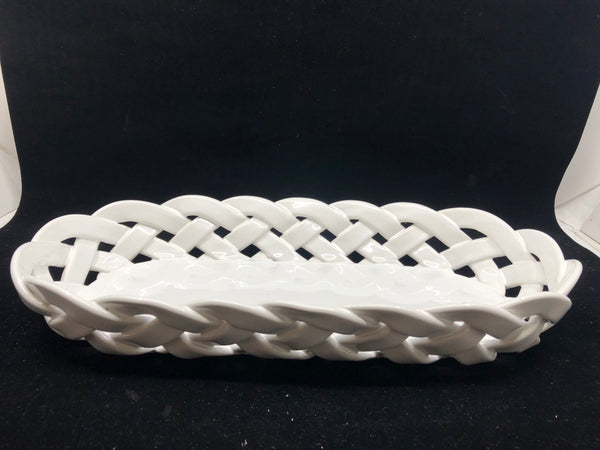 WHITE OVAL WOVEN CERAMIC BREAD BASKET.