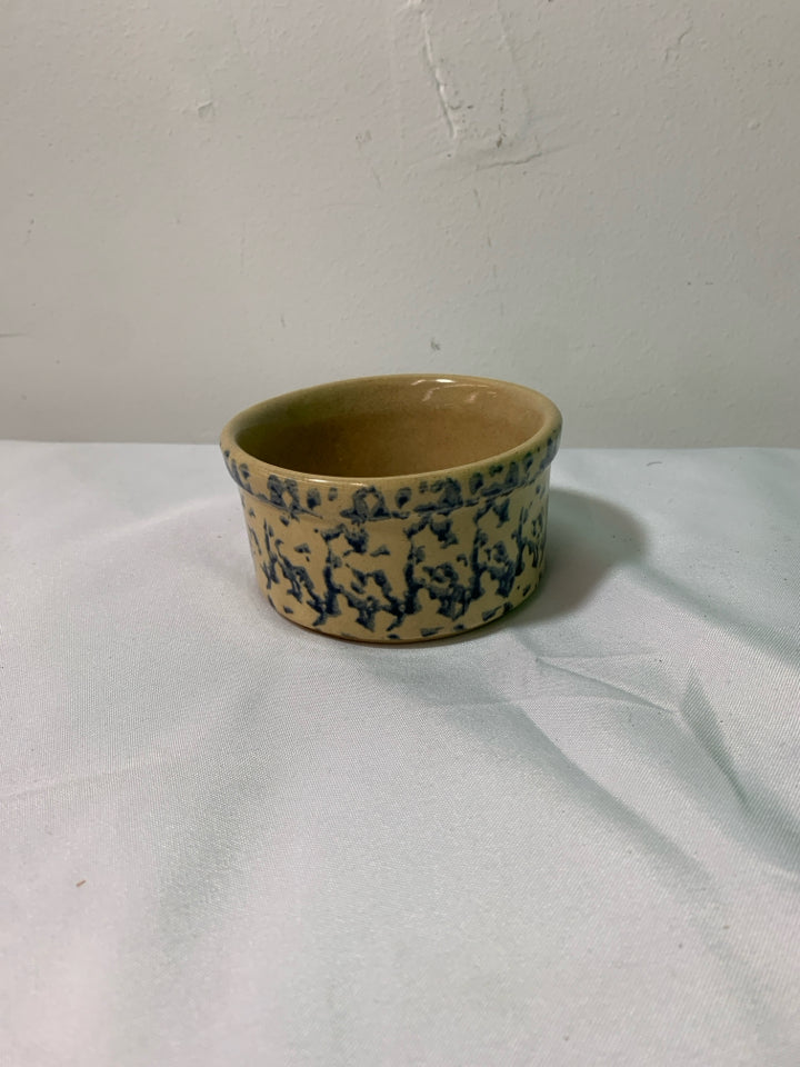 SMALL BLUE SPONGE BOWL.